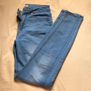 Encore light blue wash skinny jeans👖💙